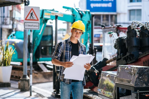 Jak przygotować się do pracy w sektorze produkcji za granicą?